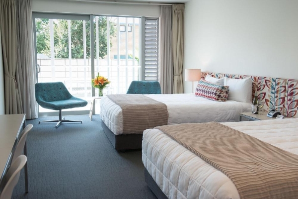 Navigate Seaside Hotel (Westshore)